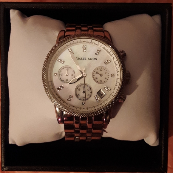 Michael Kors stainless steel silver watch - Picture 3 of 12